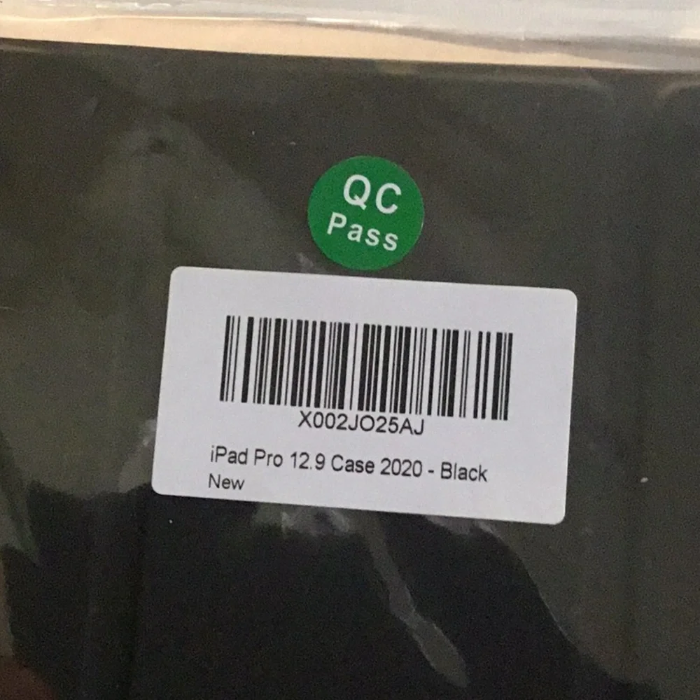 New IPad pro 12.9 in slim fit hard back case in Black. Sealed package.